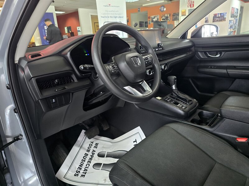 Used 2025 Honda CR-V LX image 8
