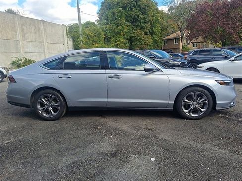 Used 2023 Honda Accord EX image 7