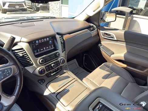Used 2020 GMC Yukon XL Denali w/ Denali Premium Package AWD/4WD image 23