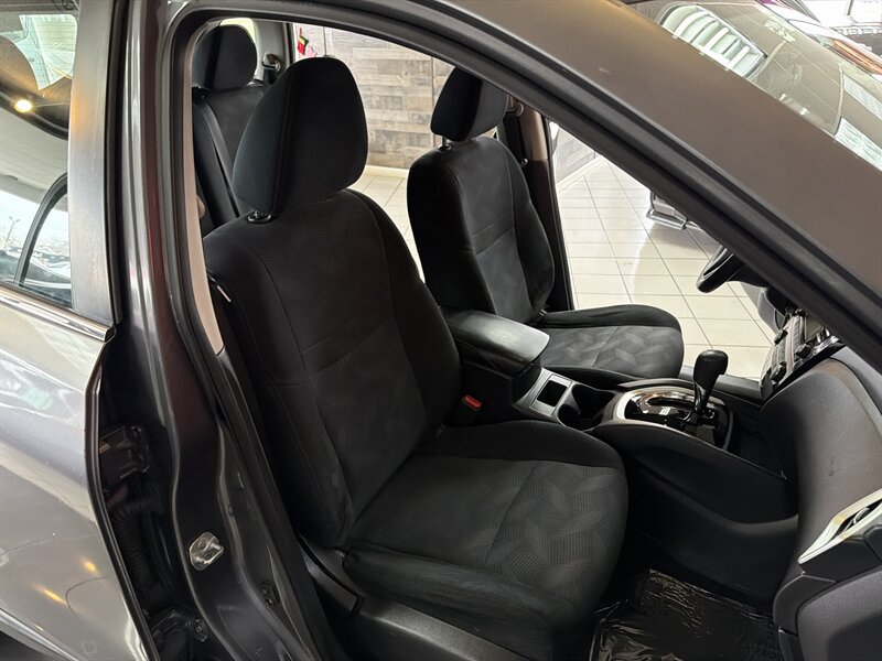 Used 2016 Nissan Rogue S FWD image 23