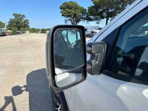 Used 2024 Nissan Titan SV w/ SV Convenience Package AWD/4WD image 8