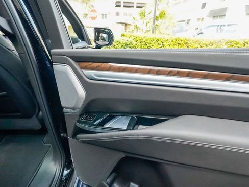 Used 2025 Cadillac Escalade Sport Platinum w/ LPO, ONYX Package image 98