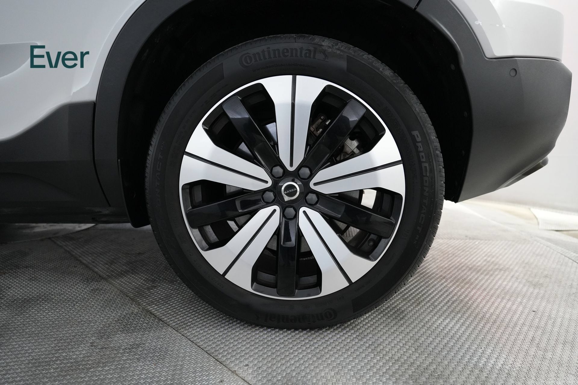 Used 2023 Volvo C40 P8 Recharge Plus w/ Protection Package Premier AWD/4WD image 9