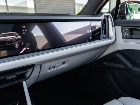 Certified 2026 Porsche Cayenne E-Hybrid AWD/4WD image 34