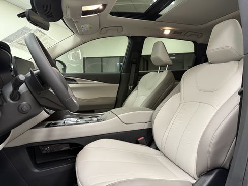 Certified 2027 INFINITI QX60 Luxe w/ Cargo Package FWD image 12