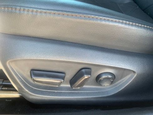 Used 2019 Toyota Camry XLE w/ Navigation Package FWD image 11