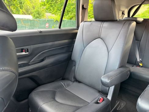 Used 2025 Toyota Grand Highlander FWD image 41