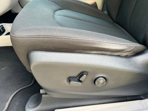 Used 2020 Chrysler Pacifica Touring FWD image 29
