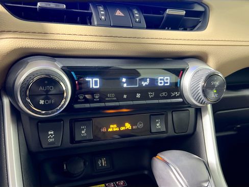 Used 2023 Toyota RAV4 XLE Premium image 27