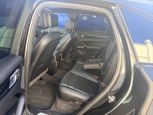 Used 2023 Porsche Cayenne Platinum Edition AWD/4WD image 16