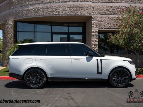 Used 2025 Land Rover Range Rover Long Wheelbase SE AWD/4WD image 7