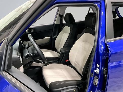 Used 2023 Hyundai Venue SEL FWD image 25