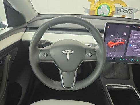 Used 2024 Tesla Model Y 2WD image 15