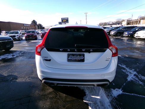 Used 2018 Volvo V60 T5 Cross Country w/ Convenience Package image 5