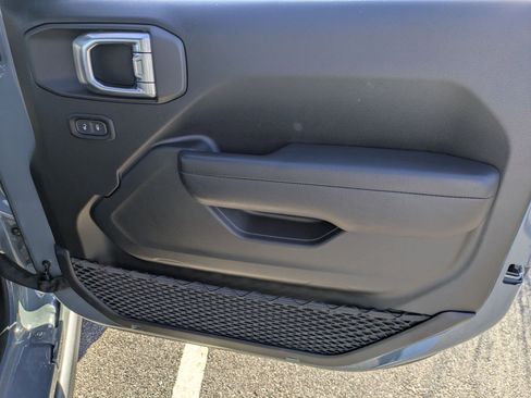 Used 2024 Jeep Wrangler Rubicon w/ Safety Group image 32