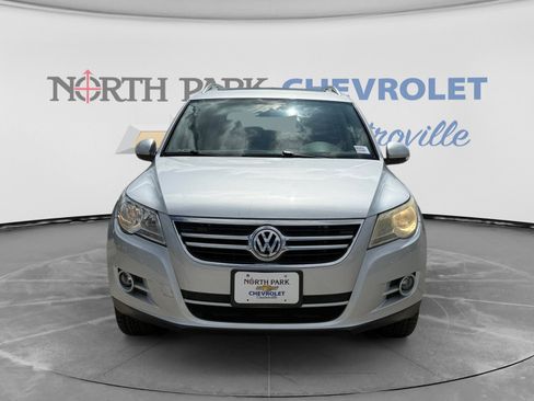 Used 2011 Volkswagen Tiguan 2WD image 2