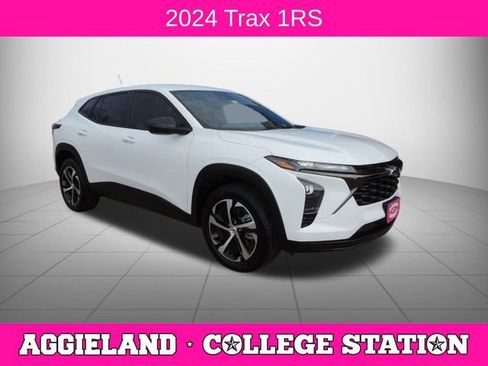 Used 2024 Chevrolet Trax RS w/ Sunroof Package image 1