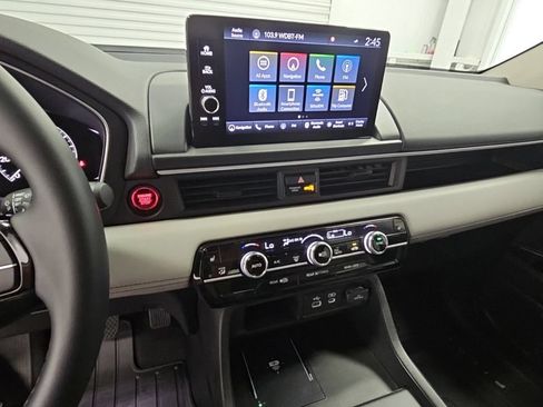 Used 2025 Honda Pilot Touring image 13