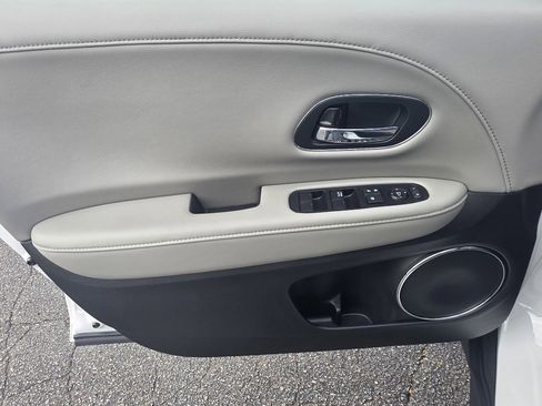 Used 2021 Honda HR-V EX-L image 10