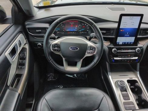Certified 2022 Ford Explorer Limited w/ Limited Technology Package RWD image 16