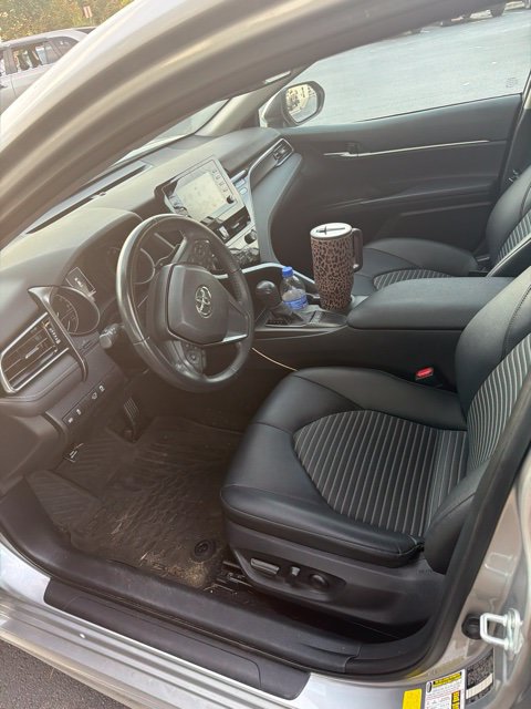 Used 2022 Toyota Camry SE FWD image 2