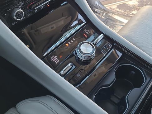 Used 2022 Jeep Grand Cherokee Overland w/ Advanced Protech Group III image 24