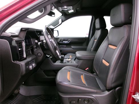 Used 2025 GMC Sierra 1500 AT4 w/ AT4 Preferred Package AWD/4WD image 9