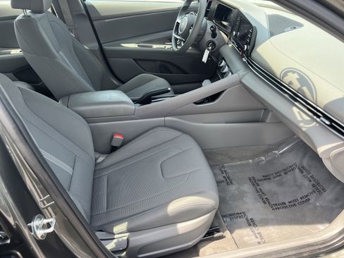 Used 2024 Hyundai Elantra SE FWD image 14