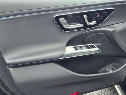 Used 2025 Mercedes-Benz E 350 4MATIC Sedan image 35