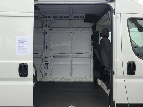 Used 2023 RAM ProMaster 2500 FWD image 12