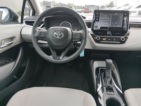 Used 2020 Toyota Corolla LE FWD image 10