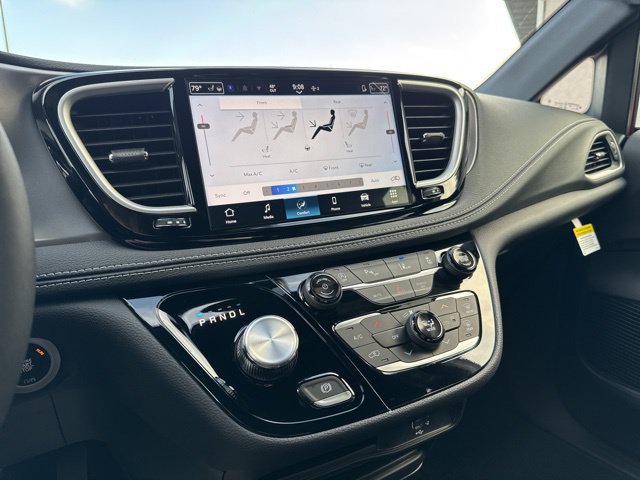 New 2026 Chrysler Pacifica Select w/ S Appearance Package FWD image 18