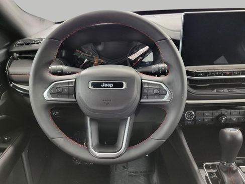 Used 2025 Jeep Compass Trailhawk AWD/4WD image 5