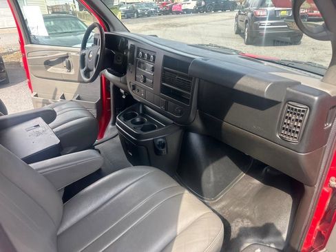 Used 2015 Chevrolet Express 2500 RWD image 29