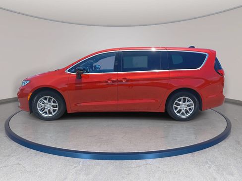 New 2026 Chrysler Pacifica Select FWD image 8