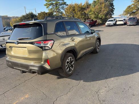 Used 2025 Subaru Forester Premium image 7