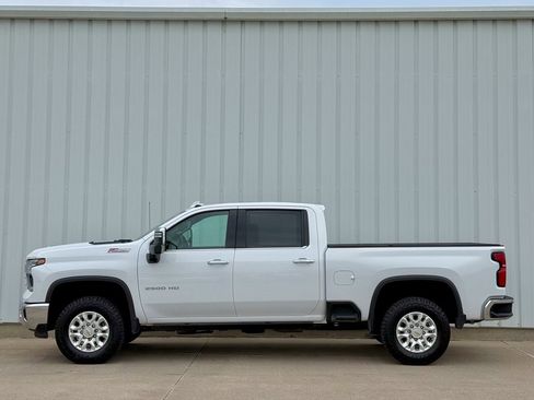 Used 2024 Chevrolet Silverado 2500 LTZ w/ LTZ Plus Package AWD/4WD image 3