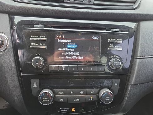 Used 2017 Nissan Rogue SV image 10