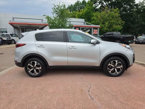 Used 2022 Kia Sportage LX AWD/4WD image 6