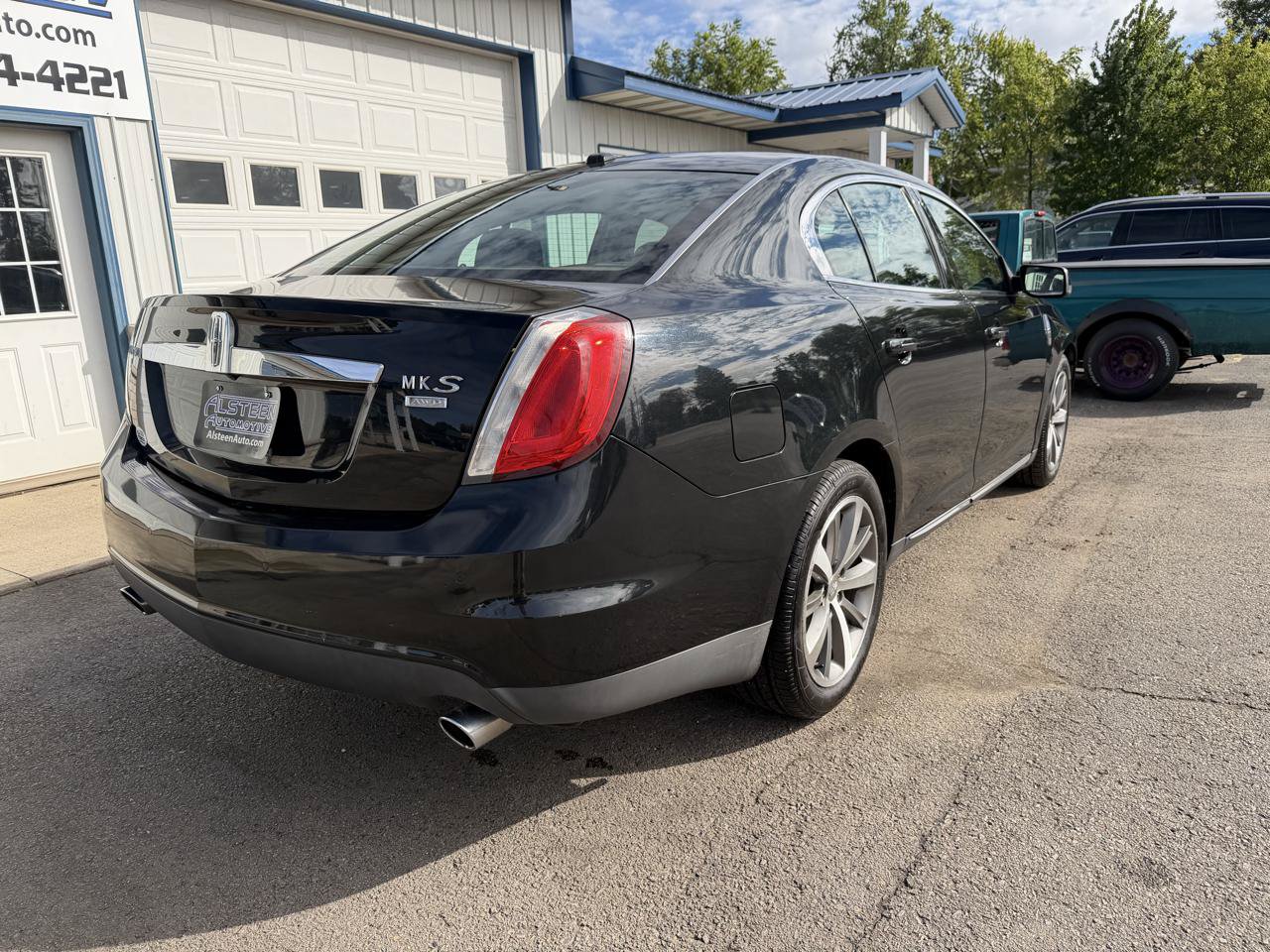 Used 2009 Lincoln MKS AWD image 3