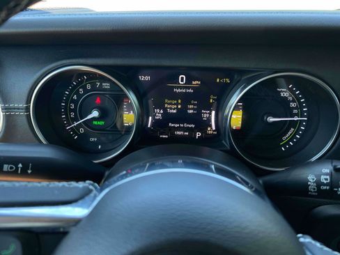 Used 2023 Jeep Wrangler Unlimited Sahara w/ Cold Weather Group AWD/4WD image 21