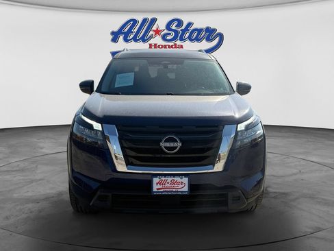 Used 2025 Nissan Pathfinder SV FWD image 2