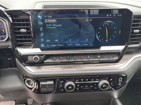 Used 2022 Chevrolet Silverado 1500 LTZ w/ LTZ Premium Package AWD/4WD image 15