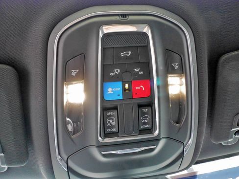 Used 2024 Jeep Grand Cherokee Laredo X w/ Luxury Tech Group I image 31