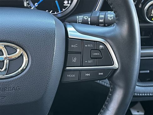 Used 2021 Toyota Highlander Limited image 14