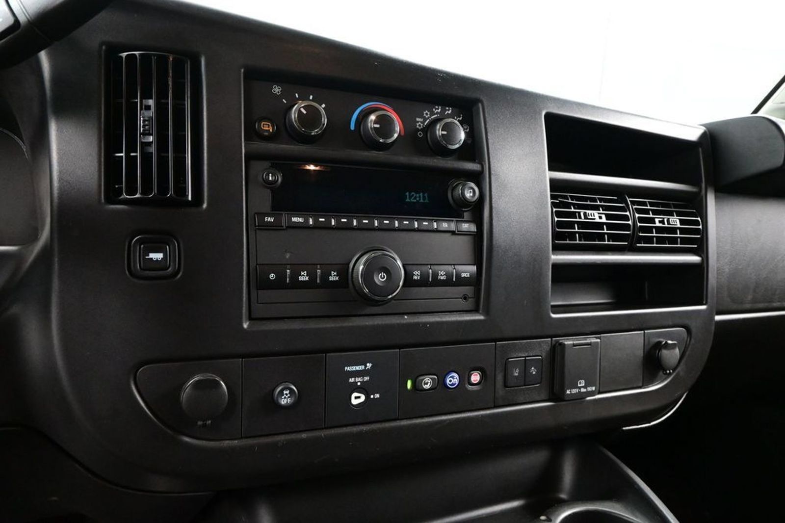 Used 2025 Chevrolet Express 3500 LT w/ LT Preferred Equipment Group RWD image 25