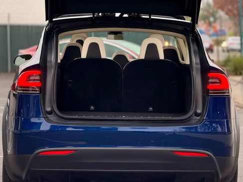 Used 2017 Tesla Model X 75D image 10