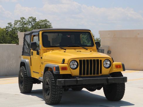 Used 2004 Jeep Wrangler X w/ Convenience Group AWD/4WD image 9