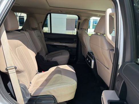 Used 2024 Ford Expedition Limited AWD/4WD image 12