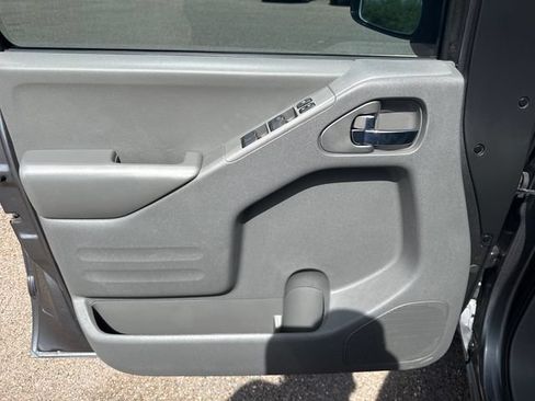 Used 2016 Nissan Frontier SV AWD/4WD image 10